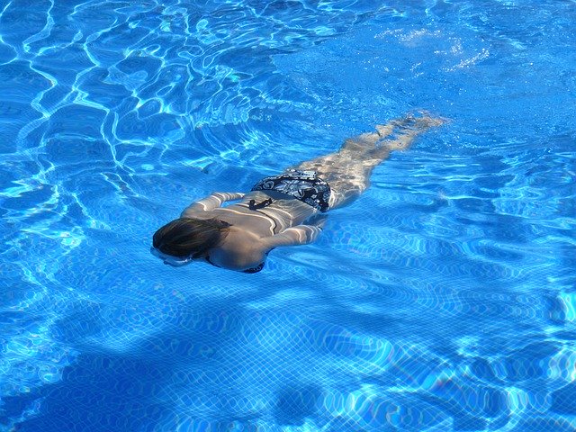 in piscina per nuoto o acquagym