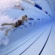 in piscina per nuoto o acquagym