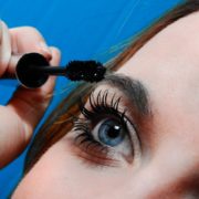 mascara i trucchi per ottenere ciglia favolose