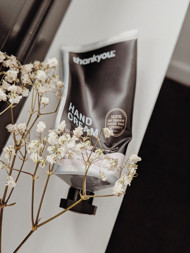 Ricette naturali per creme e altri cosmetici viso e corpo