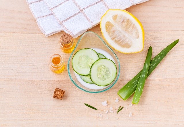 Ricette naturali per creme e altri cosmetici viso e corpo
