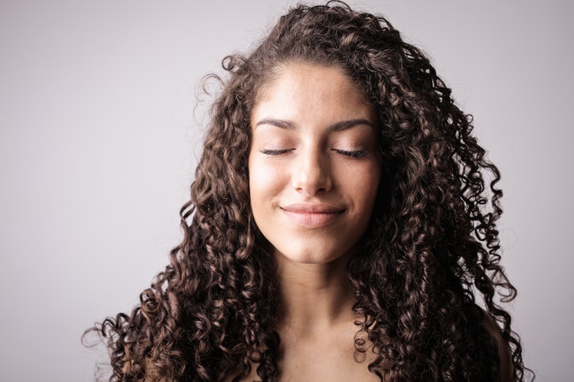 Come proteggere i capelli esposti al sole