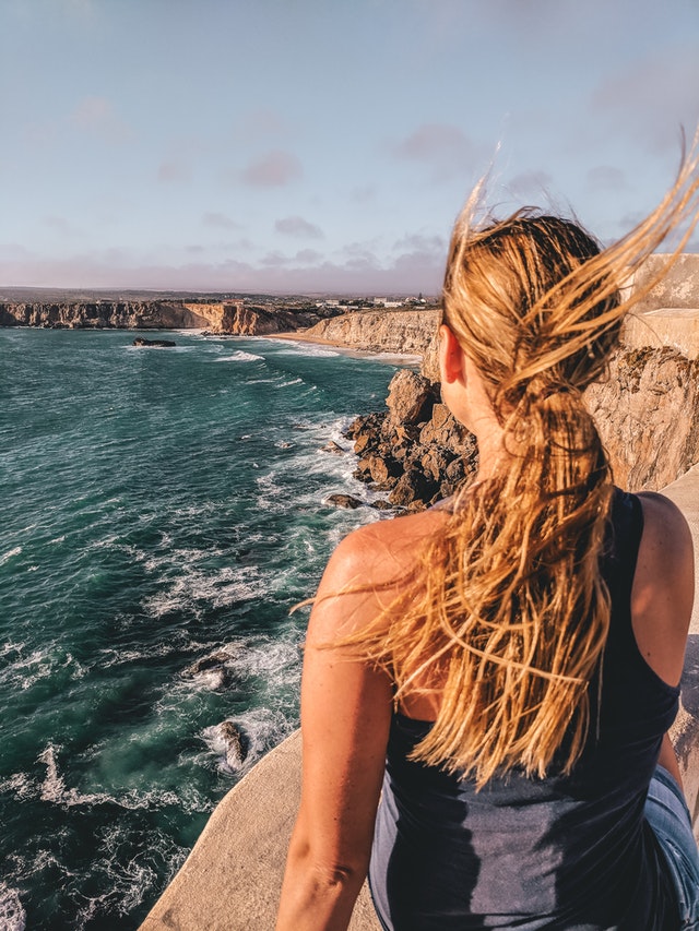 Come proteggere i capelli esposti al sole