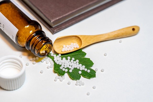 Arnica iperico tea tree oil e incenso i rimedi naturali tuttofare