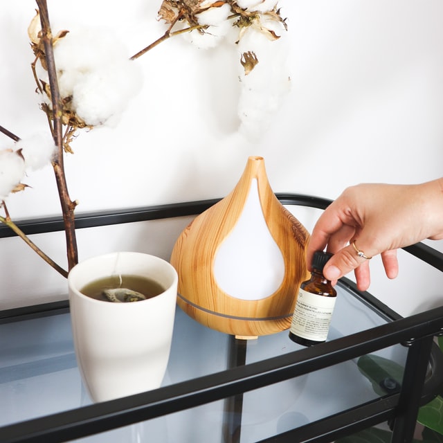 Arnica iperico tea tree oil e incenso i rimedi naturali tuttofare