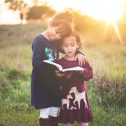 Covid bimbi si infettano e lo diffondono metà degli adulti