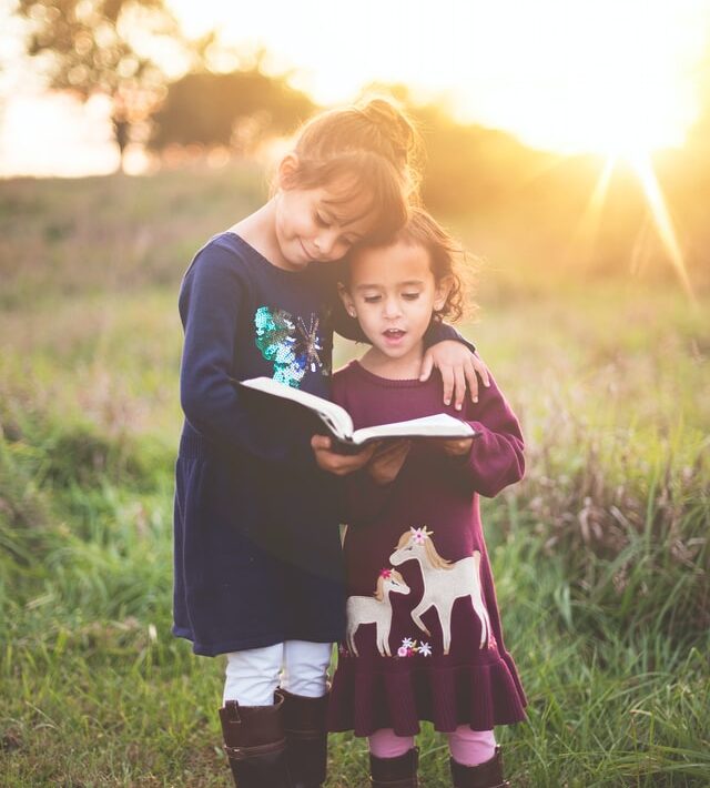 Covid bimbi si infettano e lo diffondono metà degli adulti